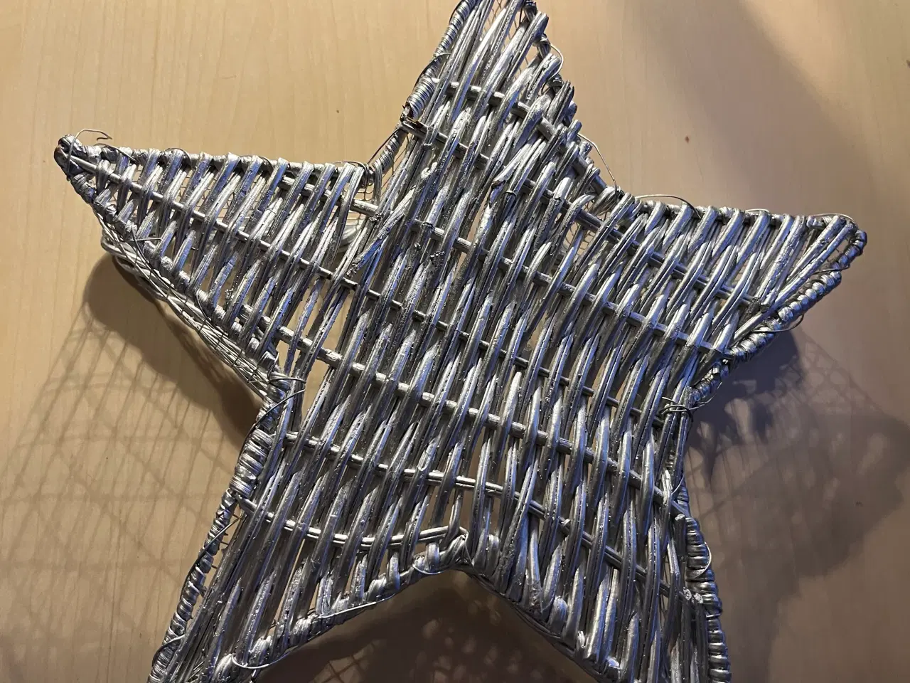 Billede 3 - Dekorativ stjernekurv i sølvfarvet