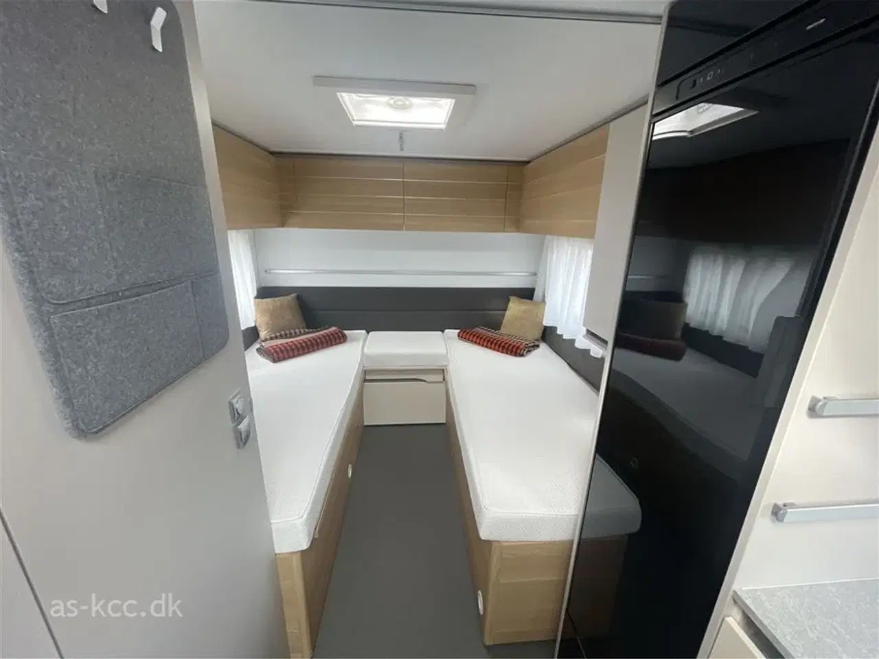 Billede 6 - 2022 - Adria Adora 613 UL   Adria Adora 613 UL årgang 2022 5 sovepladser, 6 siddepladser Isabella Penta fortelt 3,5 m. SÆLGES FOR KUNDE