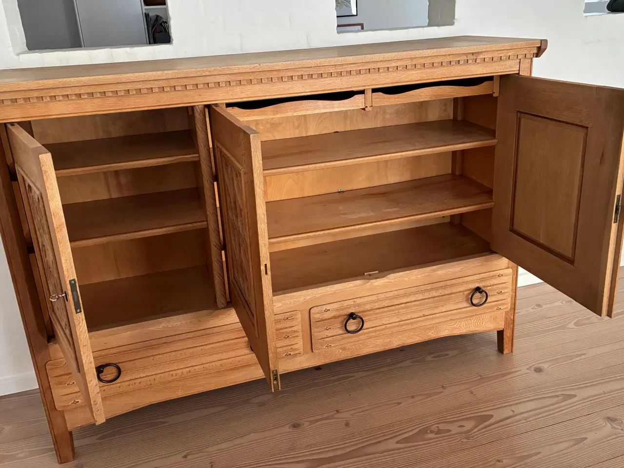 Billede 2 - Dækketøjsskab i massiv eg fra dansk snedkermester.