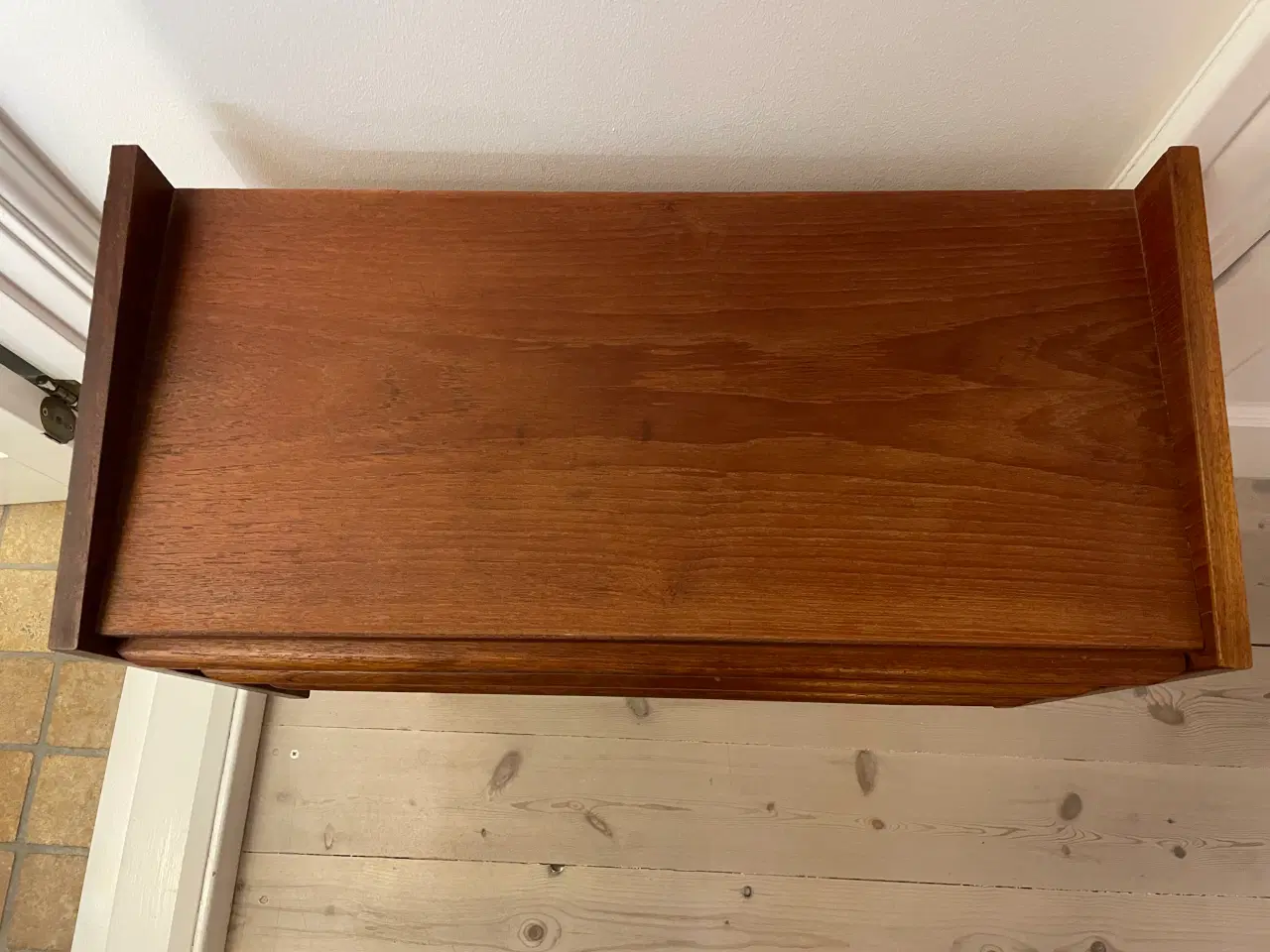 Billede 4 - Lille teak kommode sælges