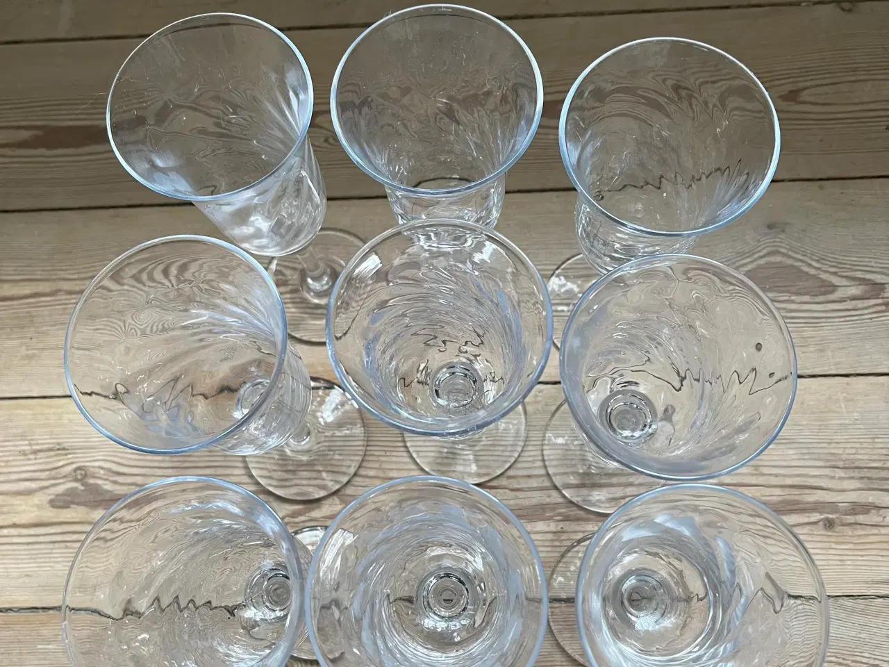 Billede 4 - Smykket champagneglas med skrå optiske striber