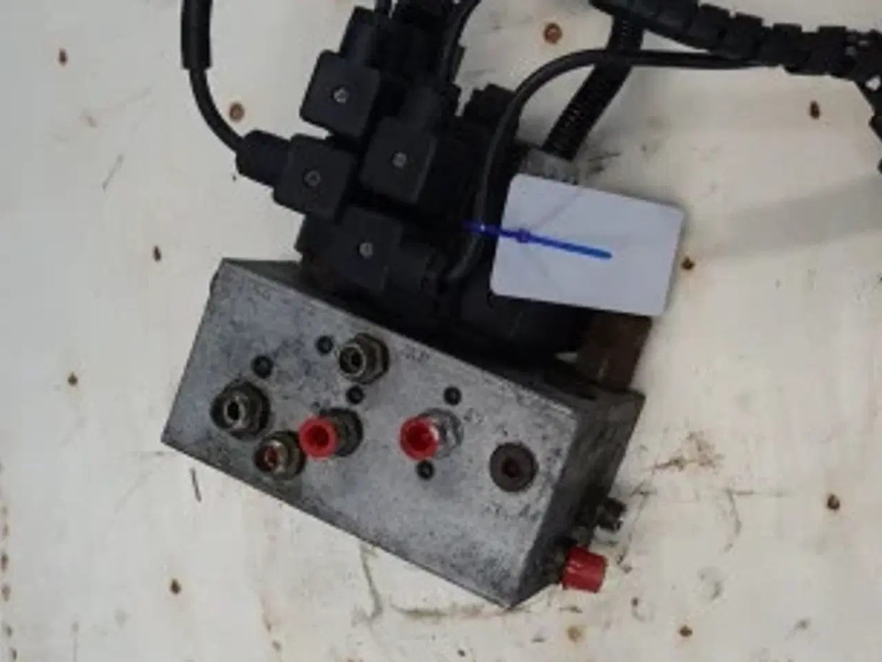 Billede 2 - New Holland FX60 Hydraulikventil 84037241