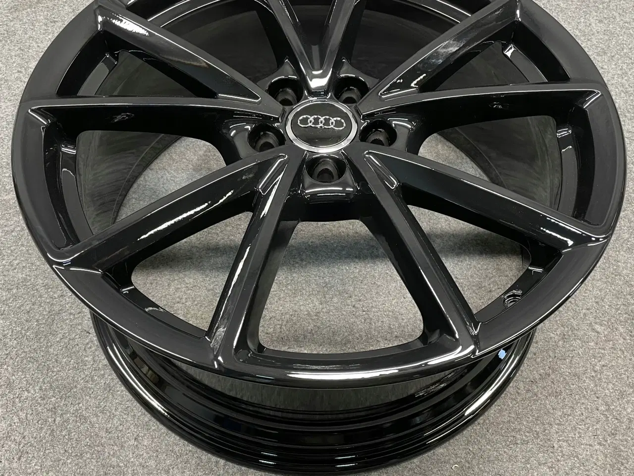 Billede 1 - ALUFÆLGE AUDI Q5 8R0 20"