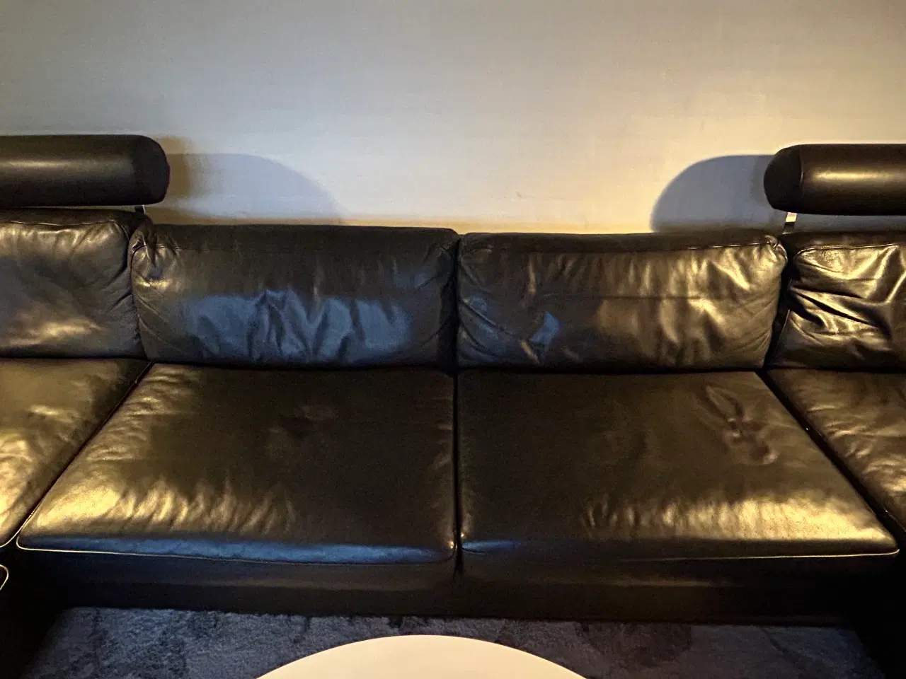 Billede 6 - Chaiselong hjørnesofa, Sort læder, Funktion design