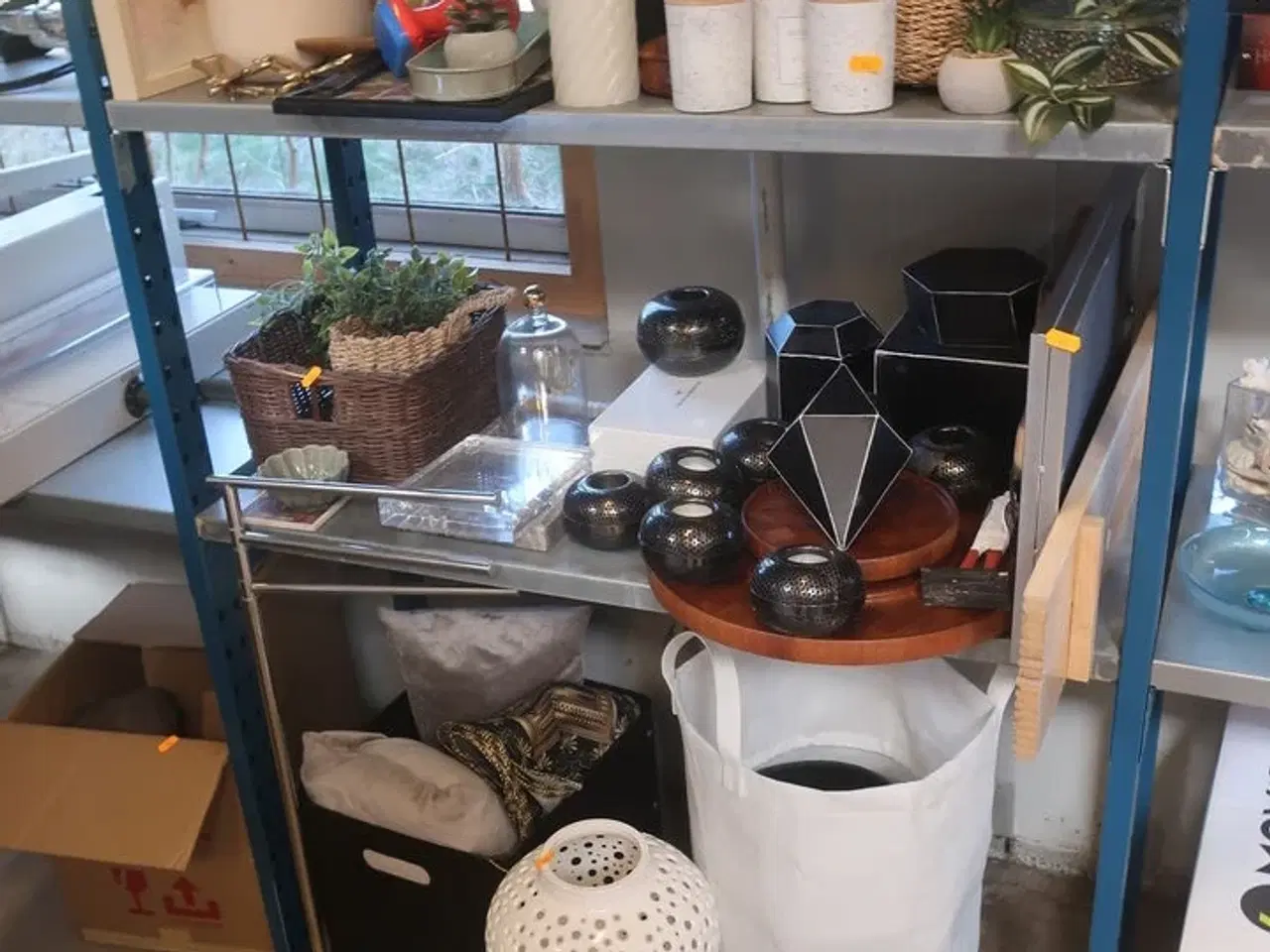 Billede 1 - Stort Blandet Lot med  Krukker, Kunstig Planter,  Lysestager, Bøger