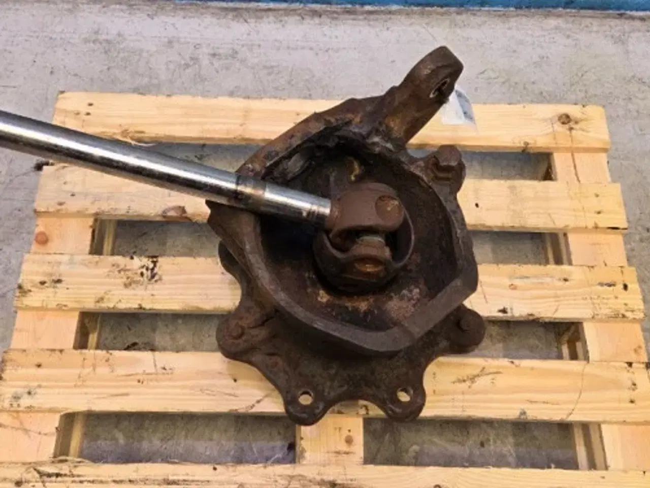 Billede 10 - New Holland LB 110 B Hjulnav R. 85817698