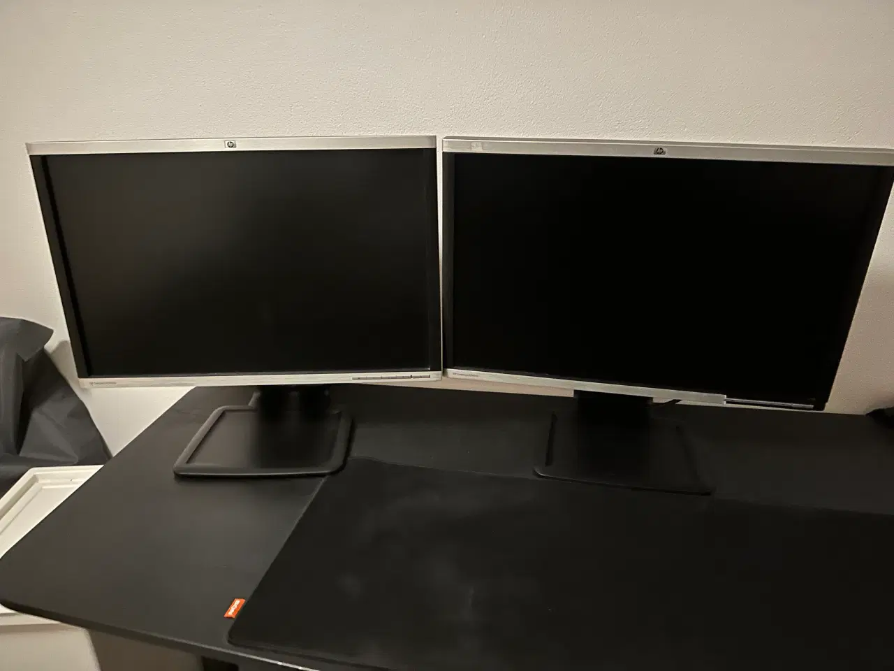 Billede 1 - To gode 24” HP computerskærme sælges samlet