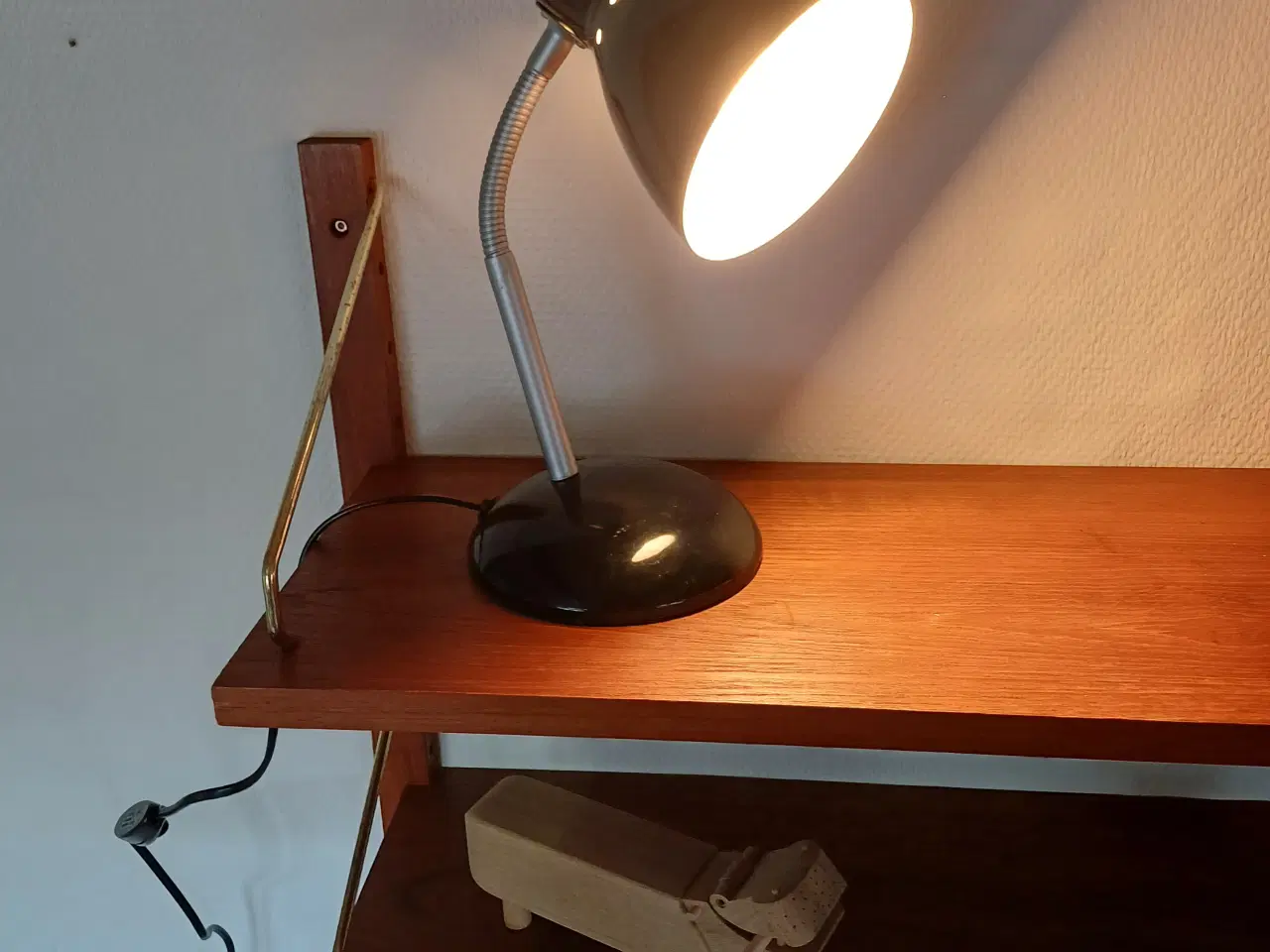 Billede 3 - Spændende og flot bordlampe 