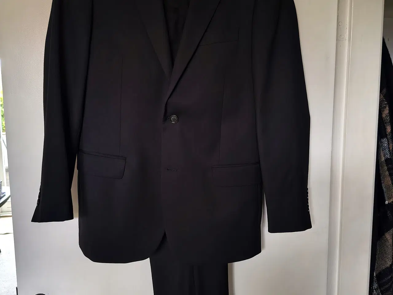 Billede 1 - Konfirmationshabit/Sort jakkesæt