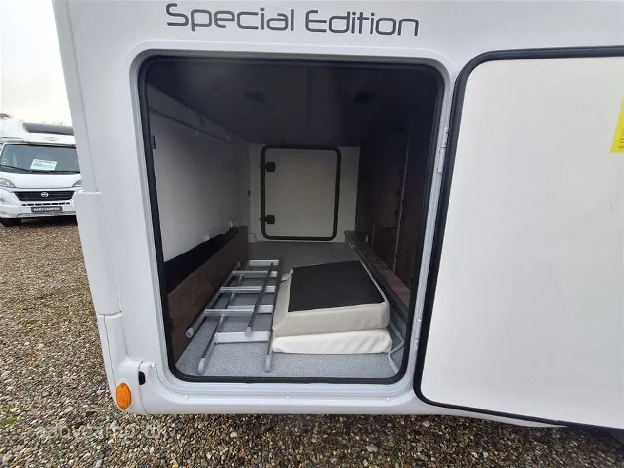 Billede 27 - 2024 - Benimar Tessoro T468 Special Edition Automat gear. NK pakke. varme i spildevandstank. bakkamera. markise. lithium batteri. cykelstativ.