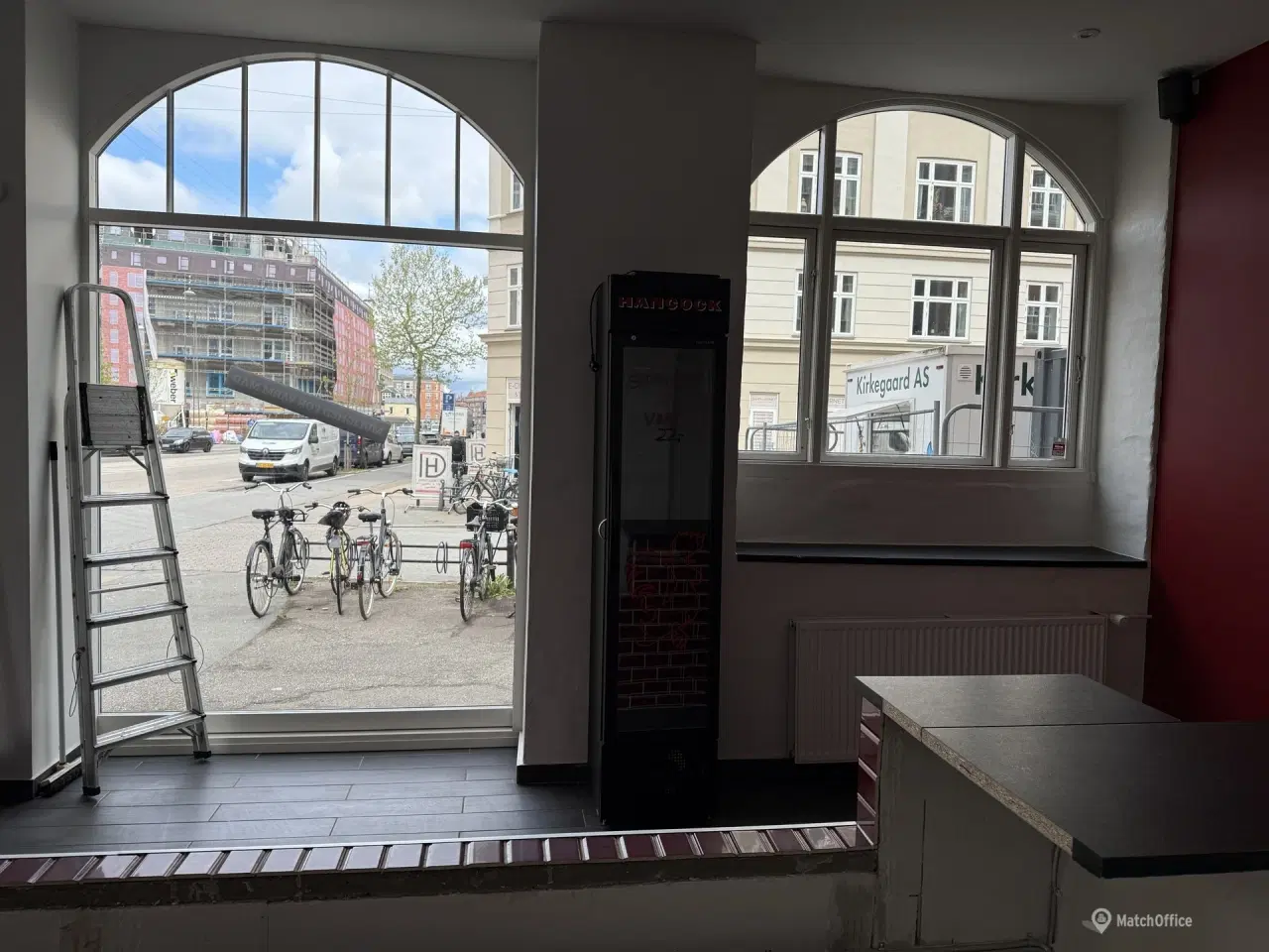 Billede 13 - Flot hjørnebutik med stort vinduesparti