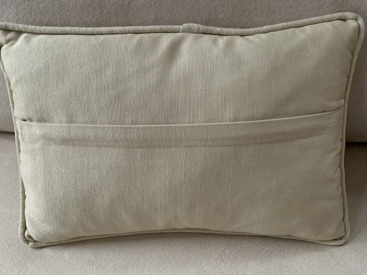 Billede 3 - Broderede vintagesofapuder i fin stand