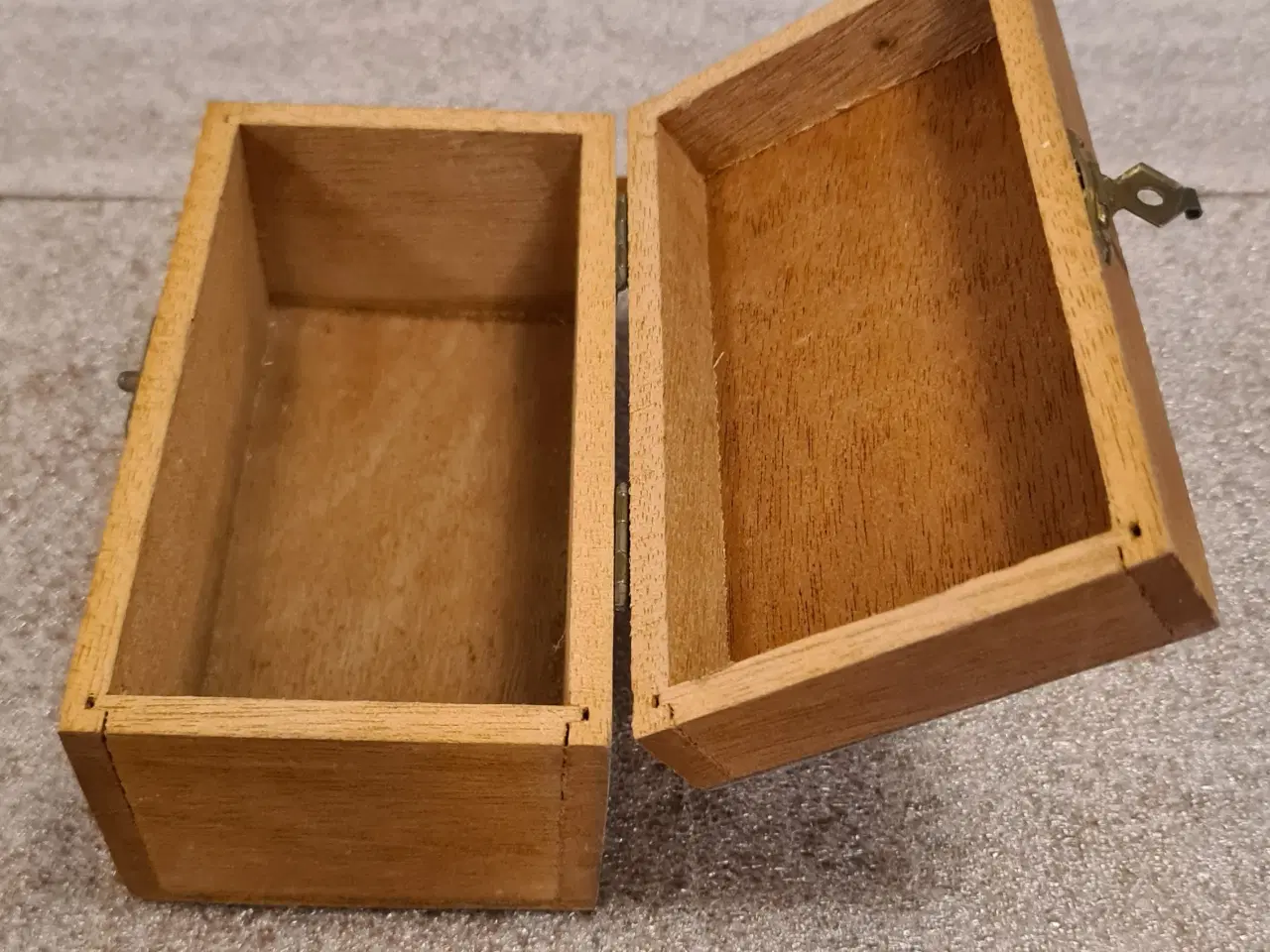 Billede 4 - Retro æske i træ.
