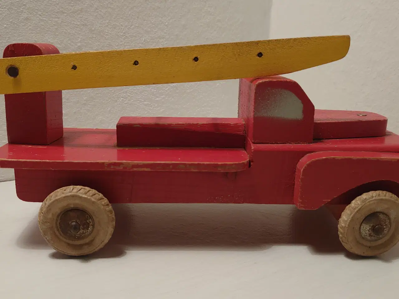 Billede 2 - Gammel stige/brandbil i træ. Ca. 1950
