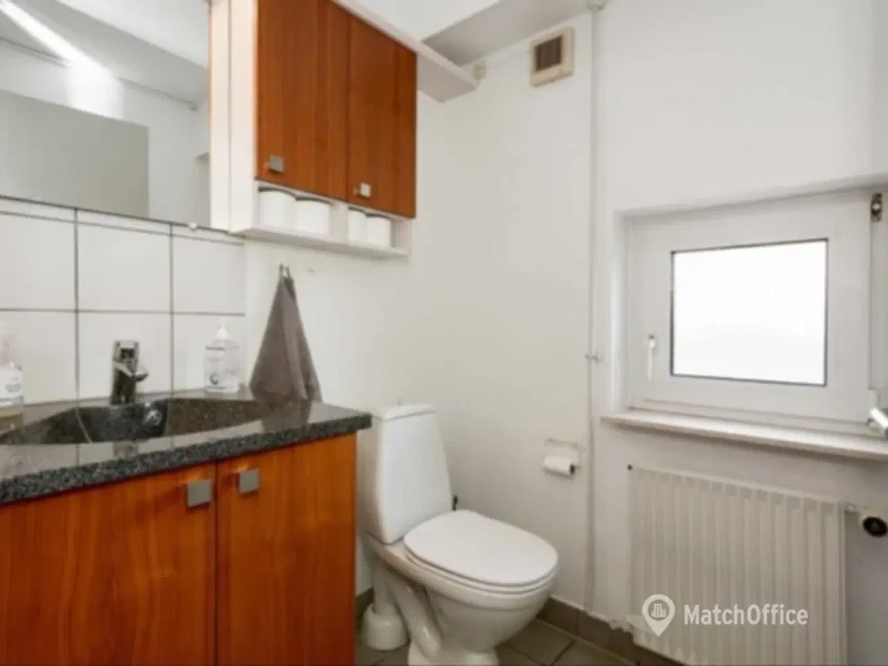 Billede 12 - Lys og synlig erhvervslejemål i Horsens midtby – ideelt til butik. kontor eller klinik