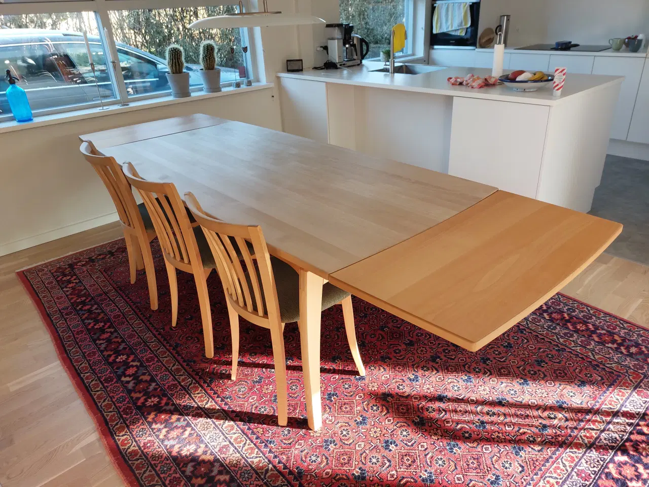 Billede 2 - Flot spisebord og 6 stole i sæbebehandlet bøg