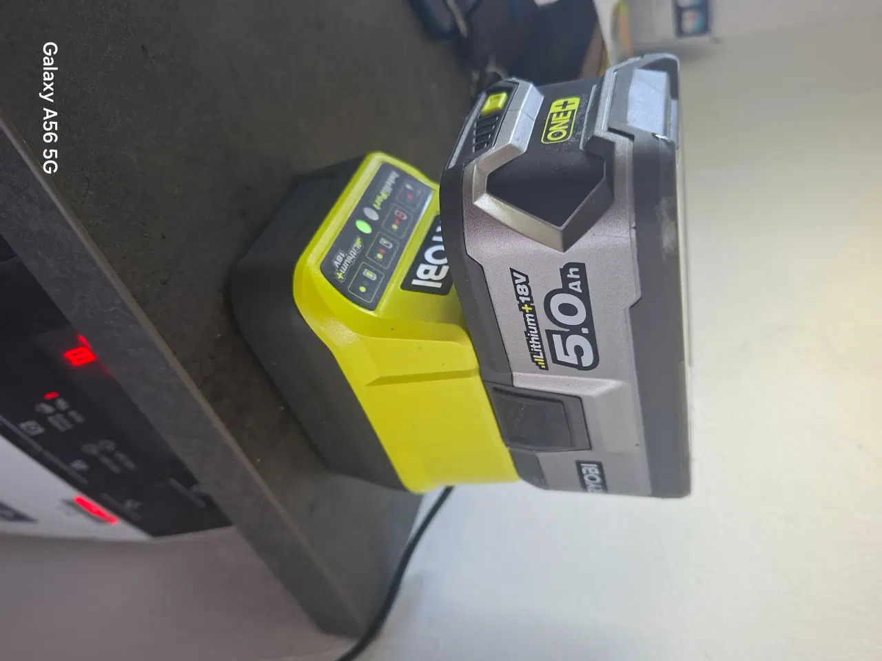Billede 1 - Ryobi 5 ah batteri + lader