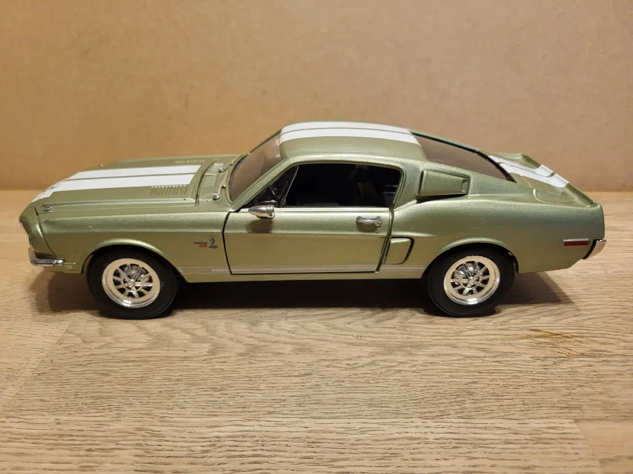 Billede 2 - Modelbil. Ford Mustang Shelby GT500 (1968) Skala 1