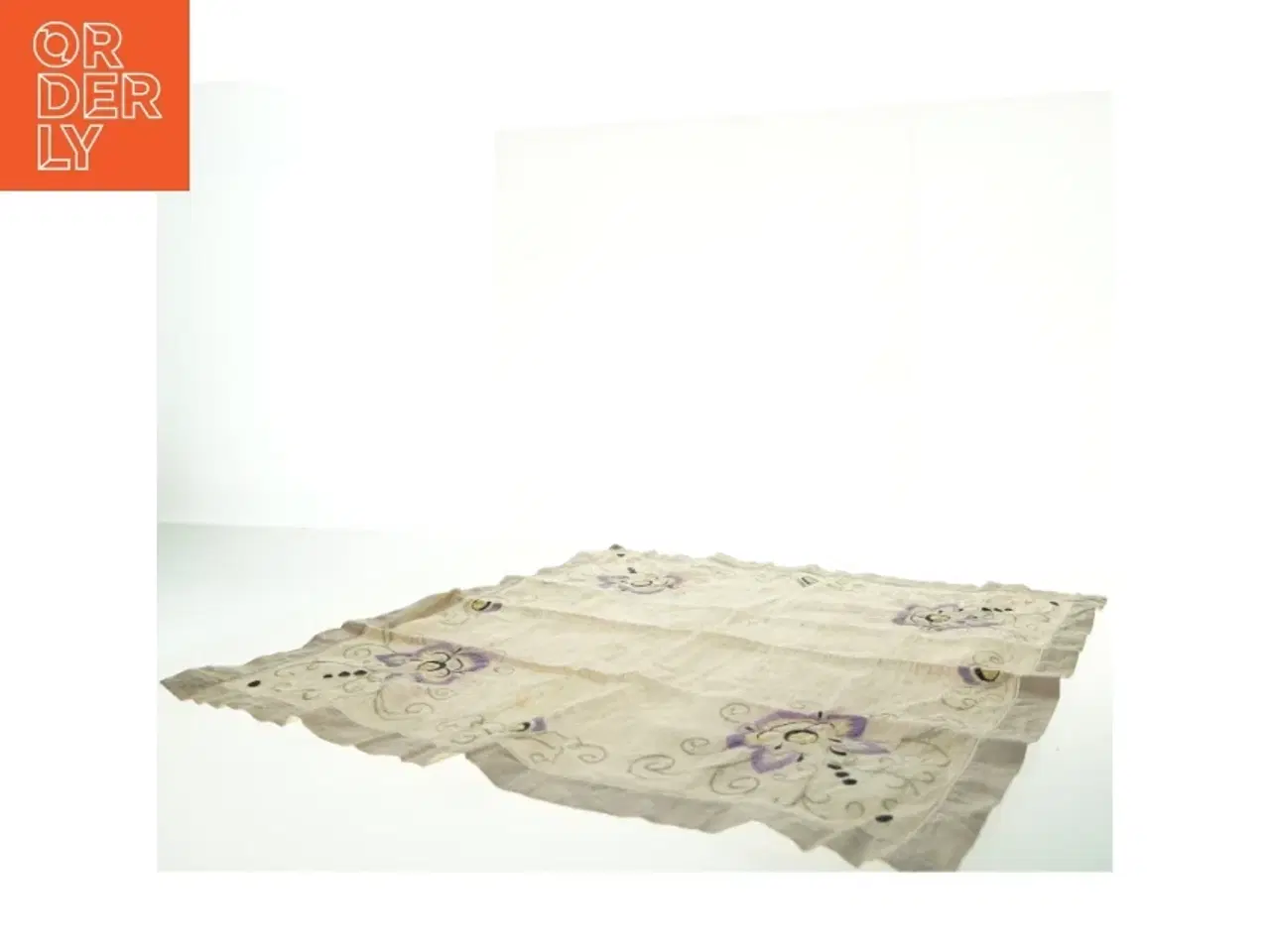 Billede 3 - Dug med blomstermotiv (str. 66x66 cm)