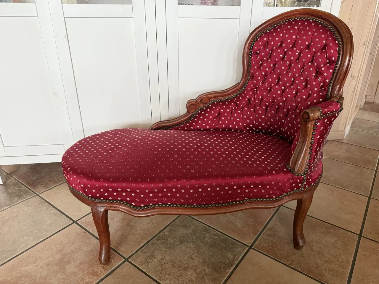 Billede 3 - Børne Antik chaise longue med rød polstring