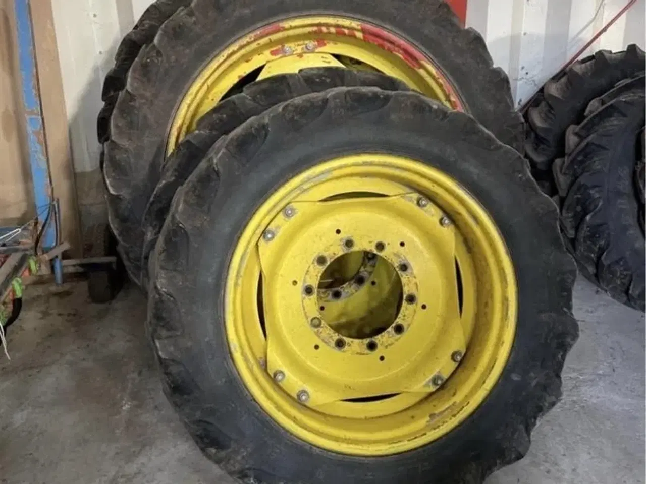 Billede 1 - Michelin 12.4 R32 og 12.4 R46. Har siddet på John Deere 6620