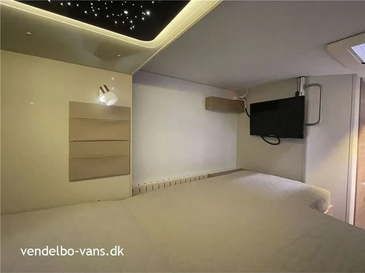 Billede 12 - 2018 - Adria Compact SLS   Smal camper på under 6 m længde - tryk på knappen og den vokser!