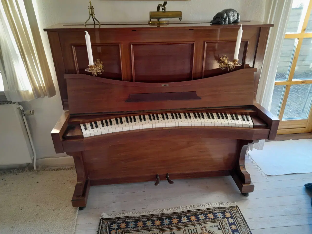 Billede 2 - Klaver med buet front til gratis afhentning