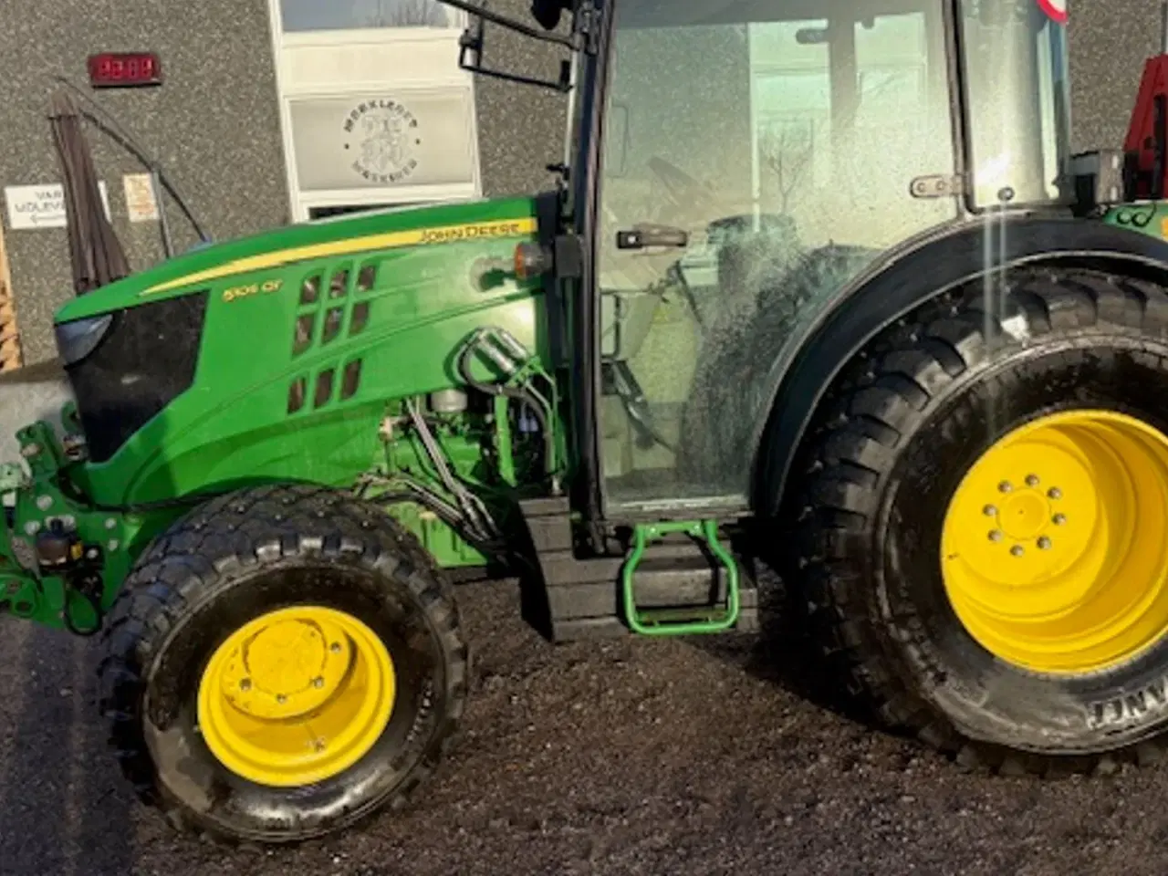 Billede 2 - John Deere 5105GF FRONTLIFT. HJUL MED GRÆSDÆK MEDFØLGER