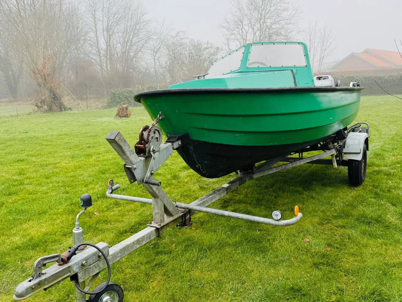 Billede 1 - Jolle og motor