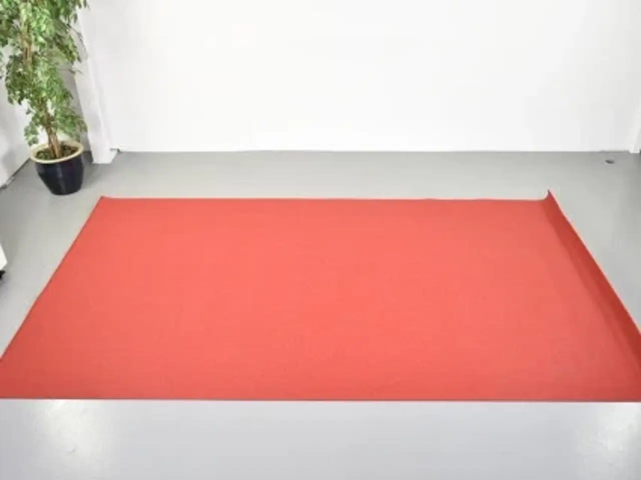 Billede 1 - Stort gulvtæppe i rød