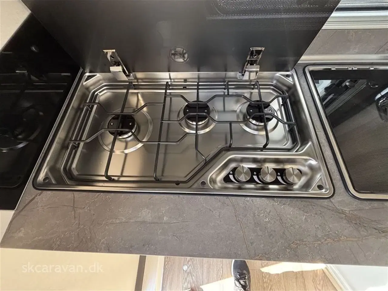 Billede 8 - 2026 - Hobby De Luxe 460 SFf   Kamapagne vogn med meget udstyr