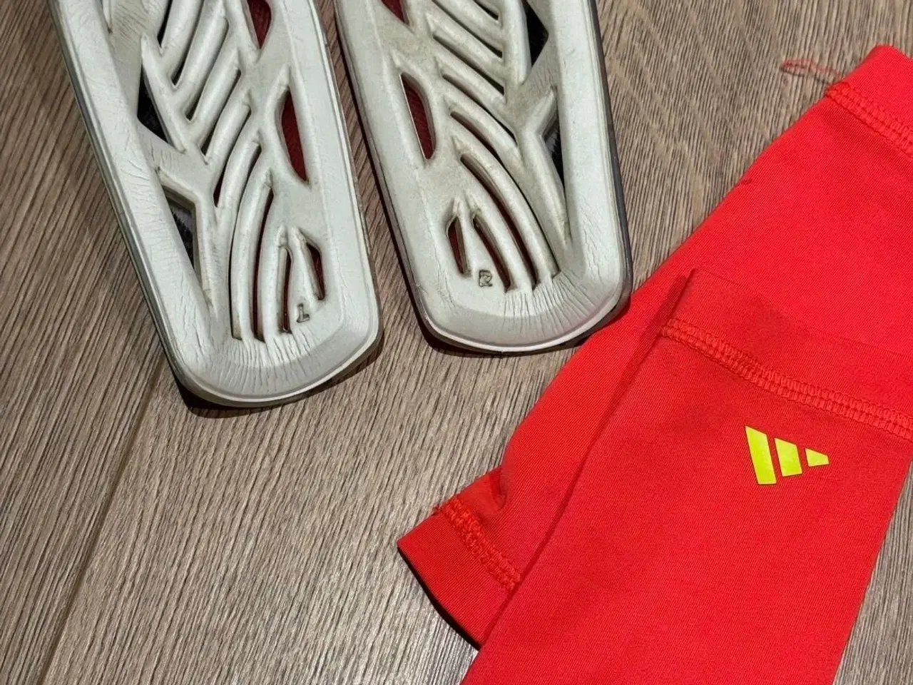 Billede 3 - Adidas benskinner