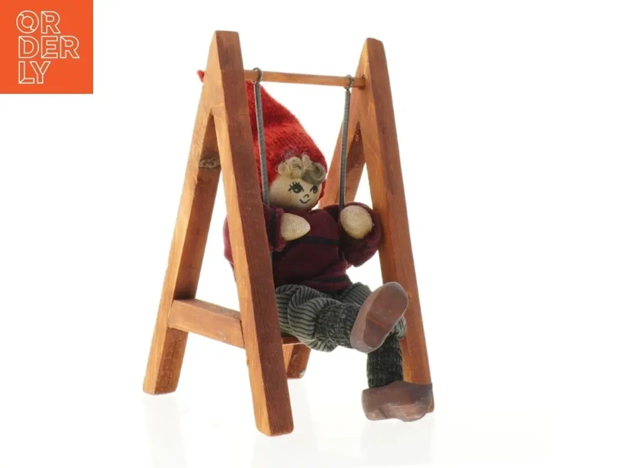 Billede 3 - Nisse på gynge (str. 12 x 21 x 13,5 cm)