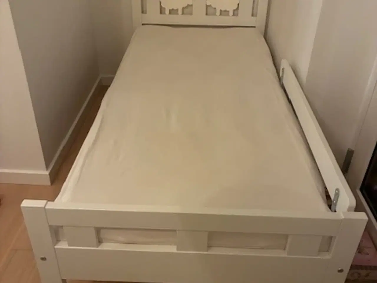 Billede 1 - IKEA børneseng med madras