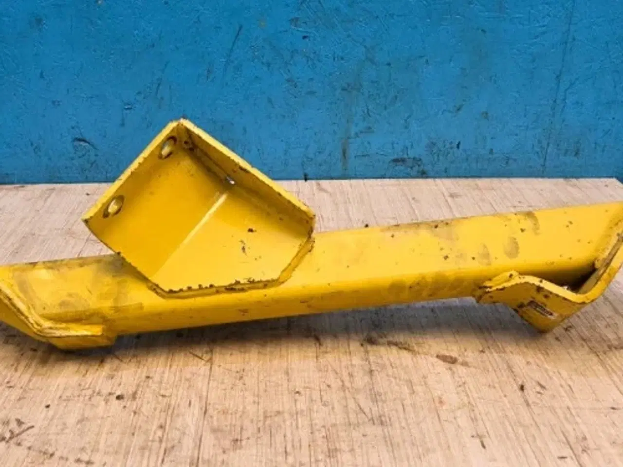 Billede 9 - New Holland TF78 Trækbeslag 84002996