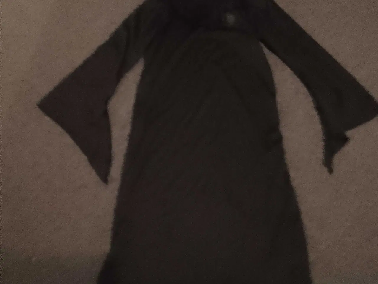 Billede 1 - Manden med leen / døden Str 140, med hætte. Og slø