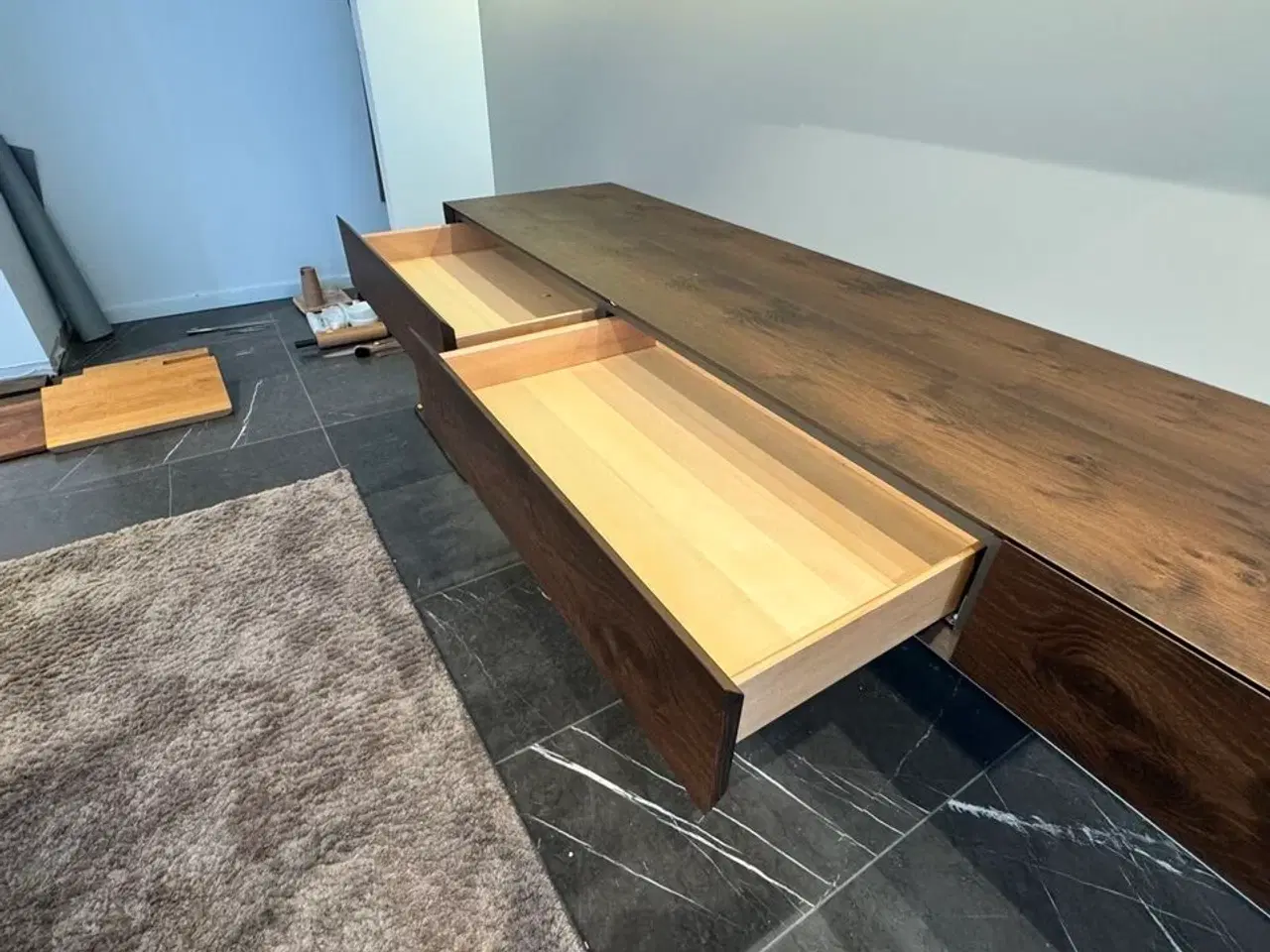 Billede 6 - Boform snedker væghængt møbel i røget eg