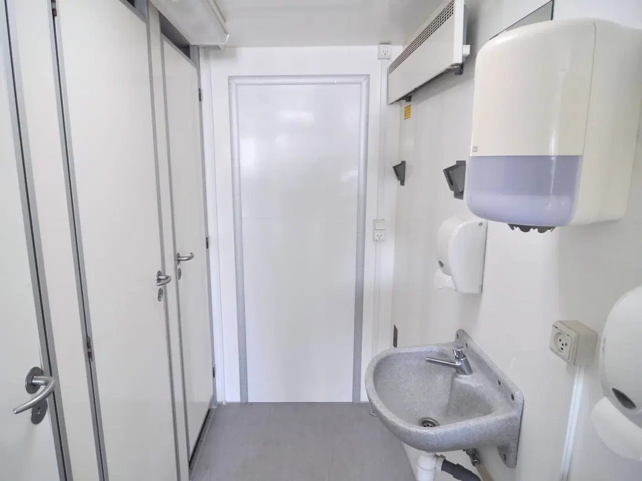 Billede 9 - Type 730: Toiletvogn med 10 toiletter