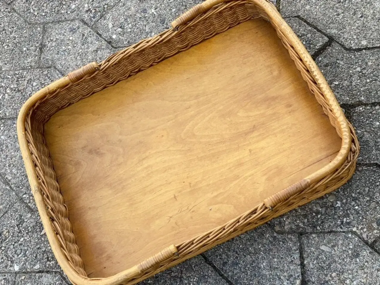 Billede 2 - Serveringsbakke med hank – flet – retro