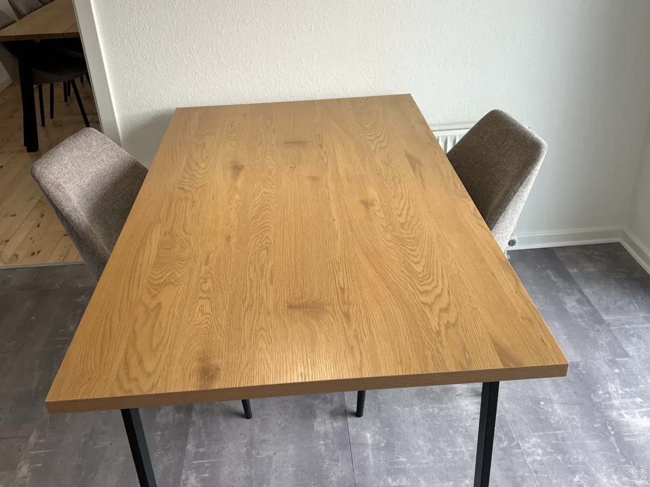 Billede 5 - Helt Nyt Spisebord Med 2 Stole til