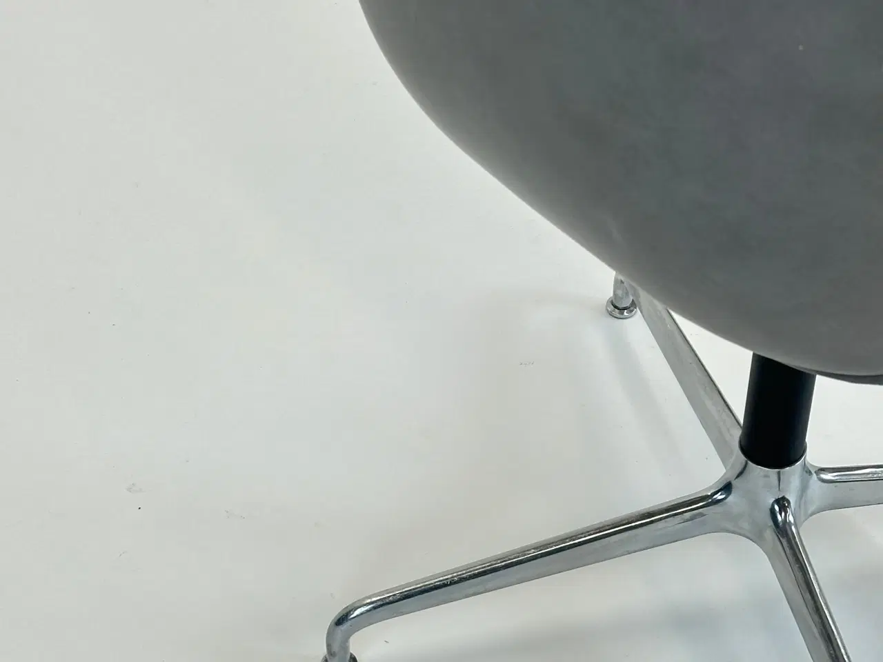 Billede 9 - GUBI | Beetle Meeting Chair (Grå)