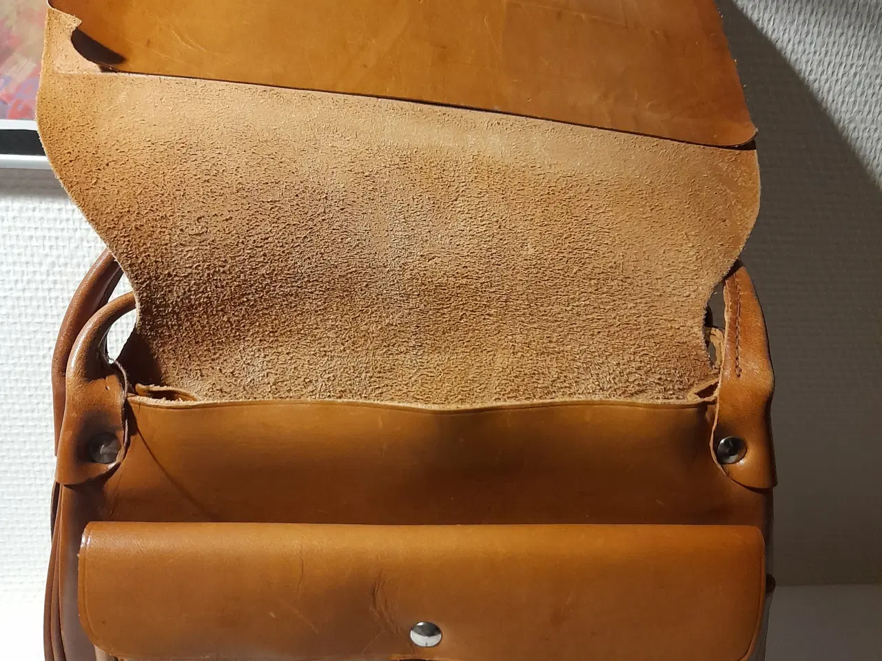 Billede 7 - Skuldertaske i kernelæder. 