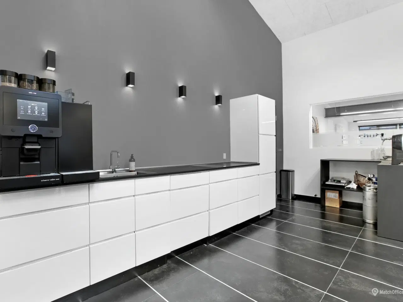 Billede 10 - Meget indbydende lager og kontor tæt på lufthavnen