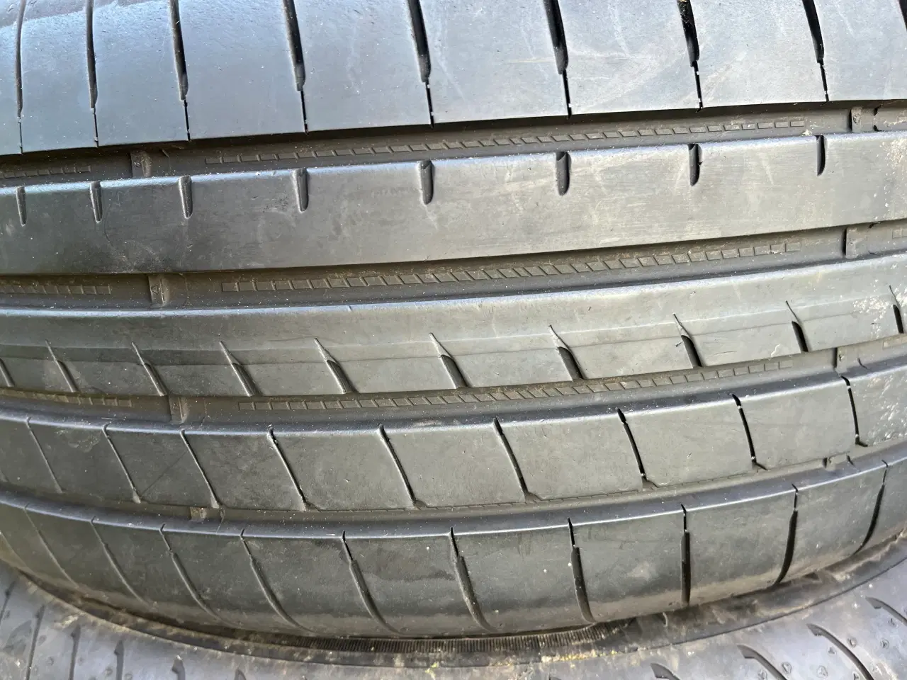 Billede 5 - 215/50-18 Goodyear sommerdæk 