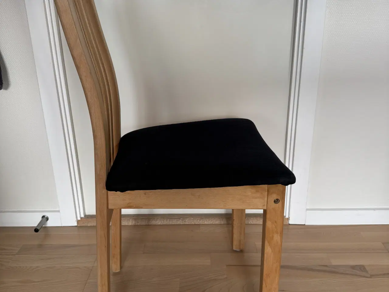 Billede 5 - Spisebord med 6 stole