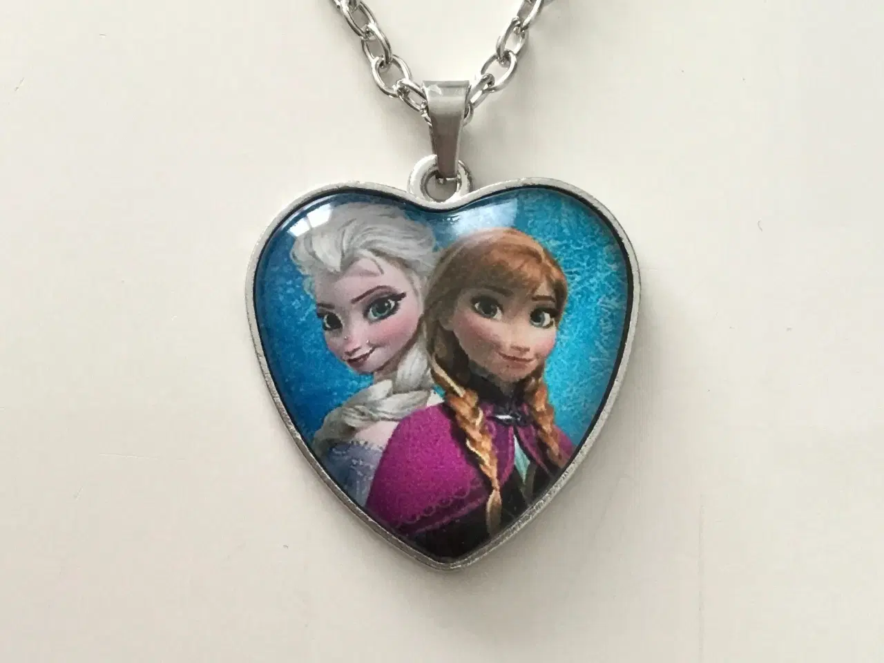 Billede 10 - Frost halskæde med Elsa og Anna fra Frost