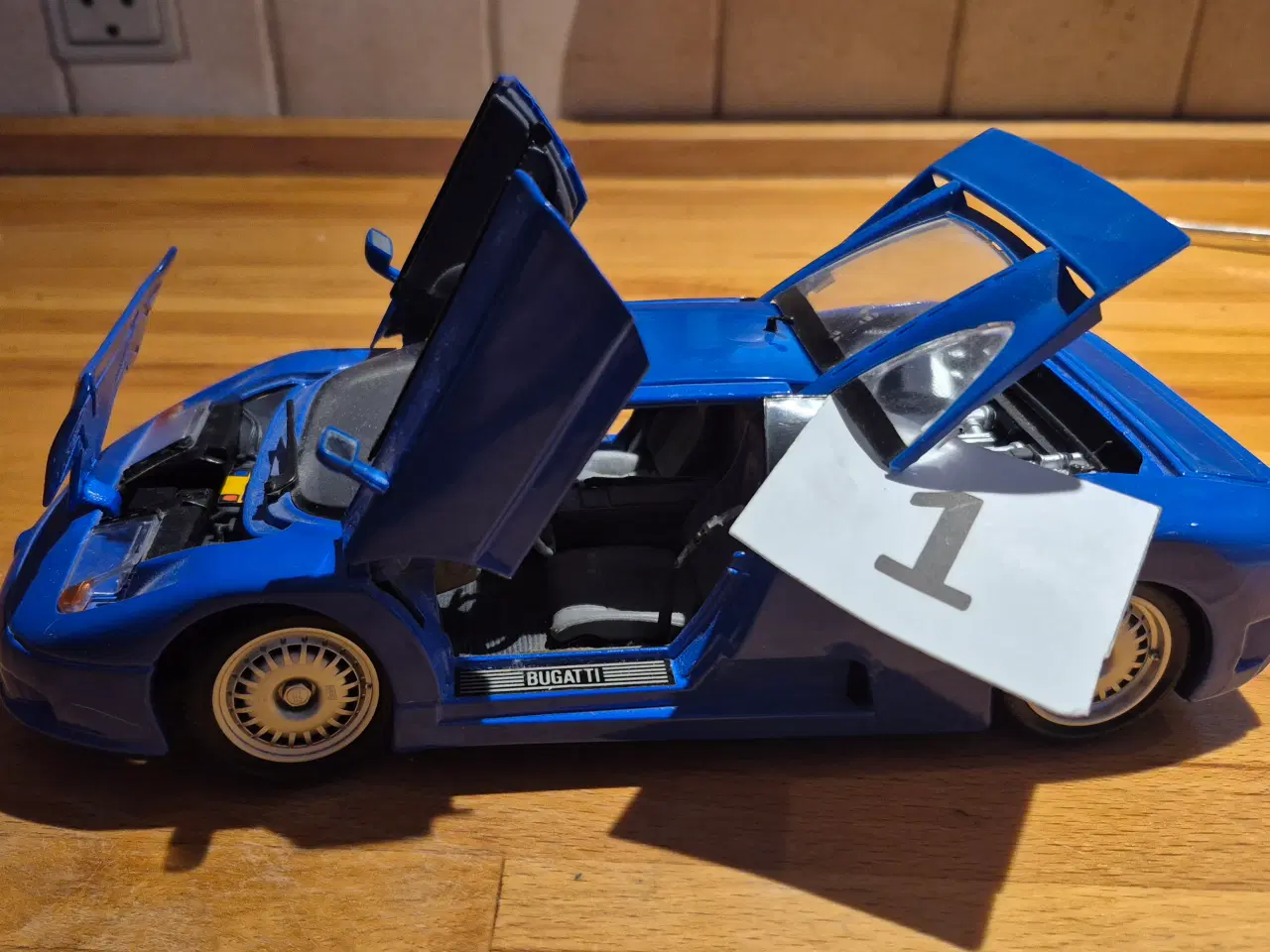 Billede 2 - Modelbiler bl. a. Blå Bugatti 1:18