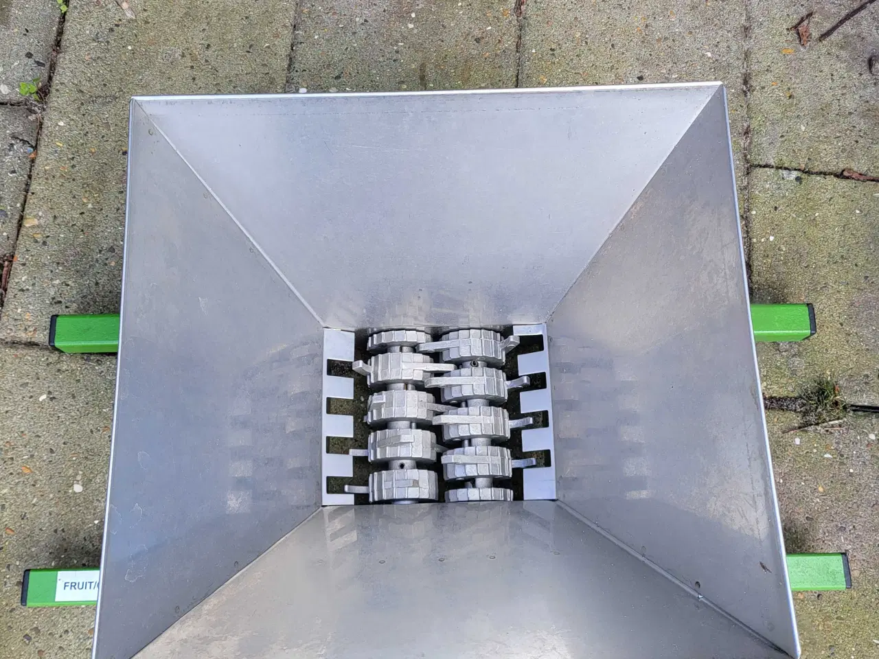 Billede 2 - Frugtpresser 18L med kværn.