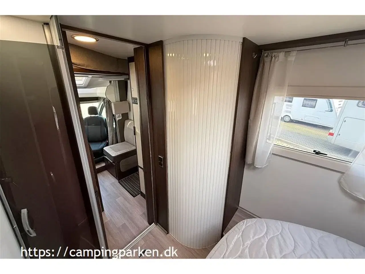 Billede 14 - 2021 - Benimar Super fin og velholdt autocamper med dobbeltseng og 5 selepladser