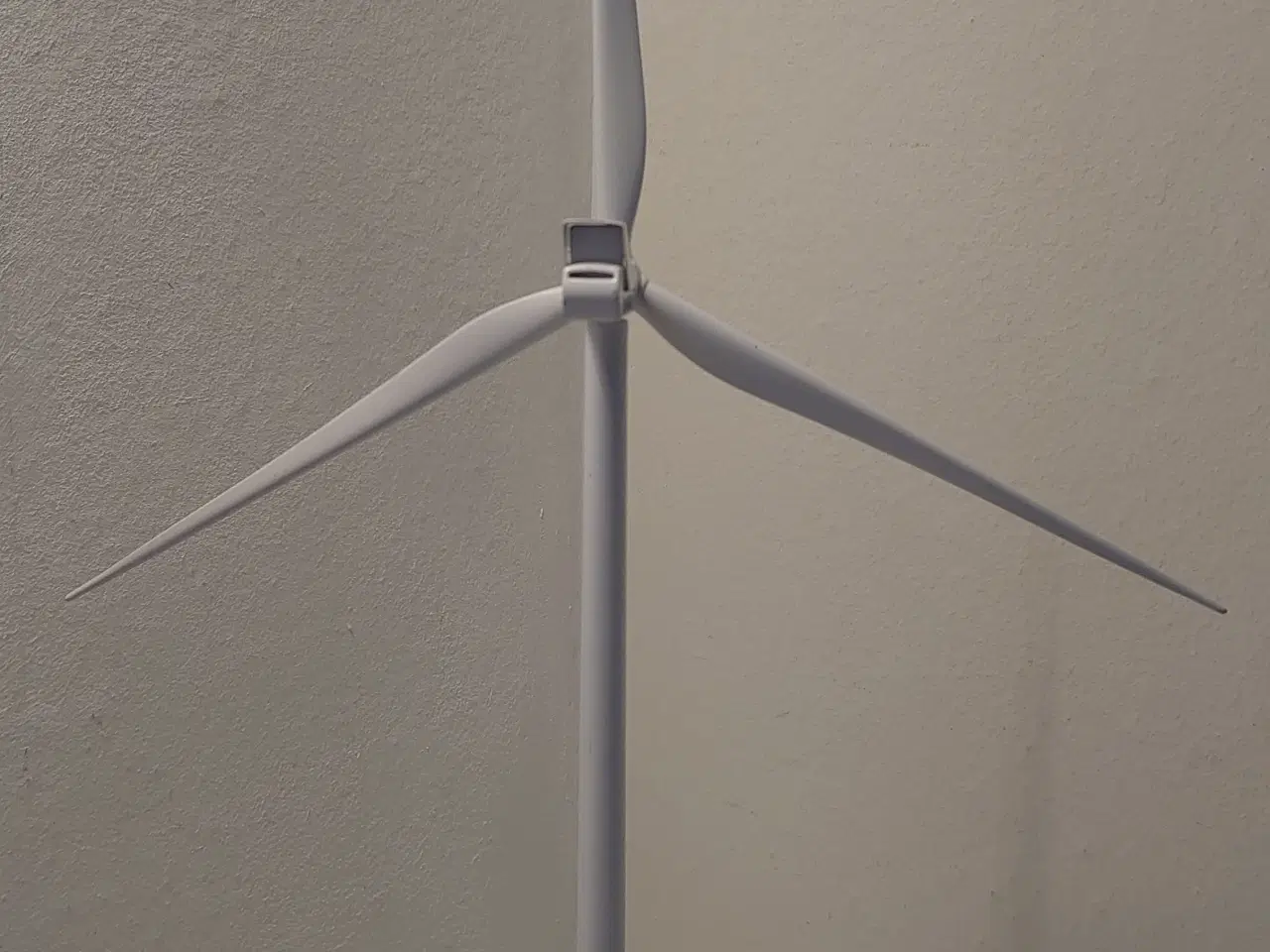 Billede 3 - Vestas vindmøllemodel i metal.Mrk.3MW,Scala 1:336.